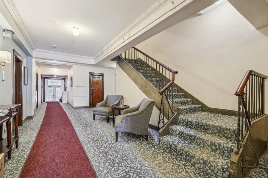 1983 N Summit Ave, Milwaukee, WI 53202 - #2