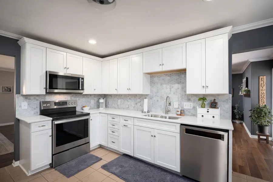 3323 Green Meadows Ln, Elmwood Park, WI 53405 - #2