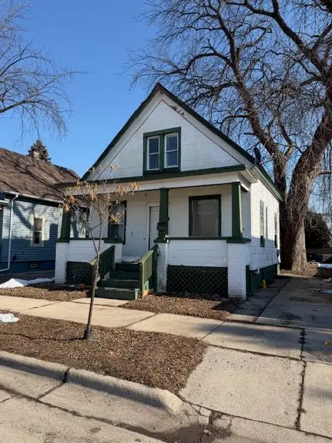 2043 Clark St, Racine, WI 53403