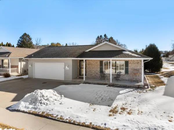 4017 Delta St, Manitowoc, WI 54220