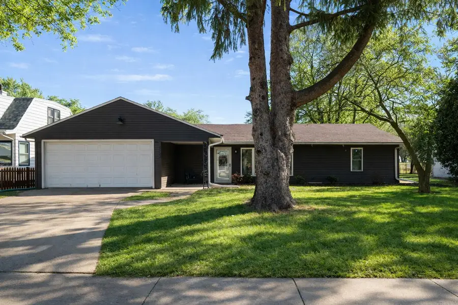 805 N Oakwood Ave, Oconomowoc, WI 53066 - #2