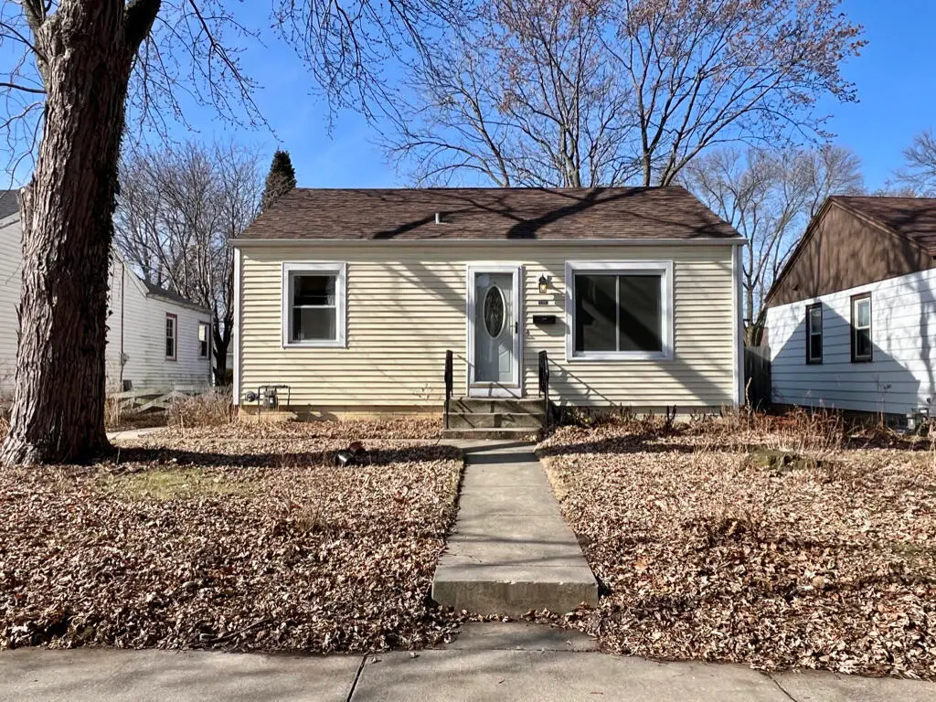 3207 S Austin St, Milwaukee, WI 53207 - #1