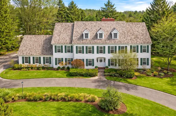 10022 N Miller Ct, Mequon, WI 53092