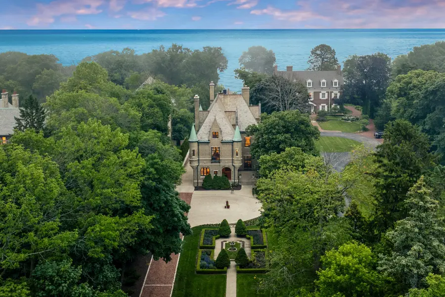 3266 N Lake Dr, Milwaukee, WI 53211 - #2