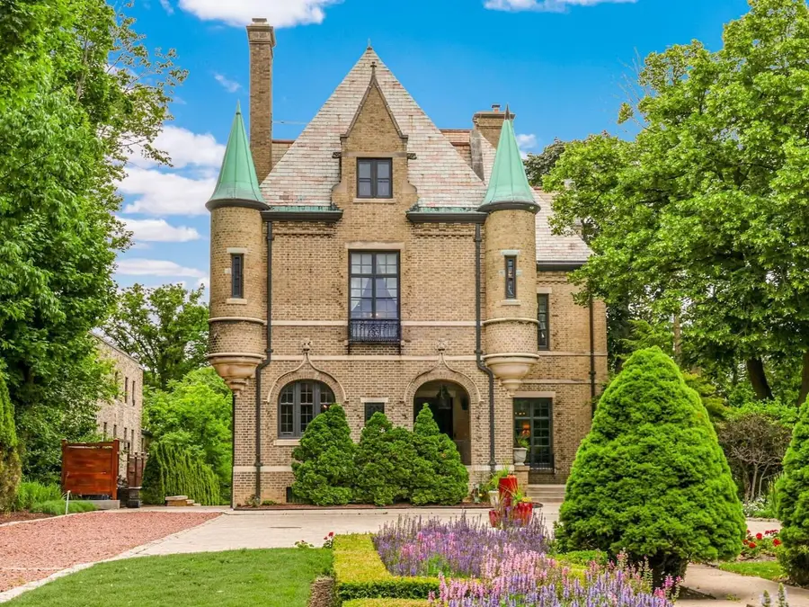 3266 N Lake Dr, Milwaukee, WI 53211 - #3