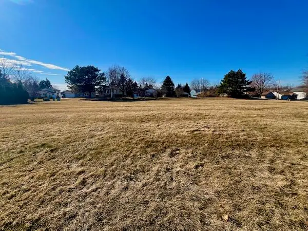 8535 S Amanda Ct, Oak Creek, WI 53154