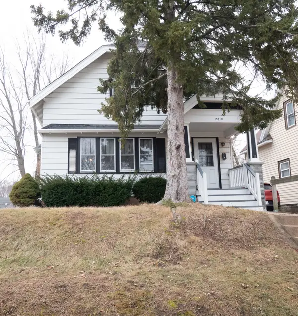 2019 E Saint Francis Ave, Saint Francis, WI 53235