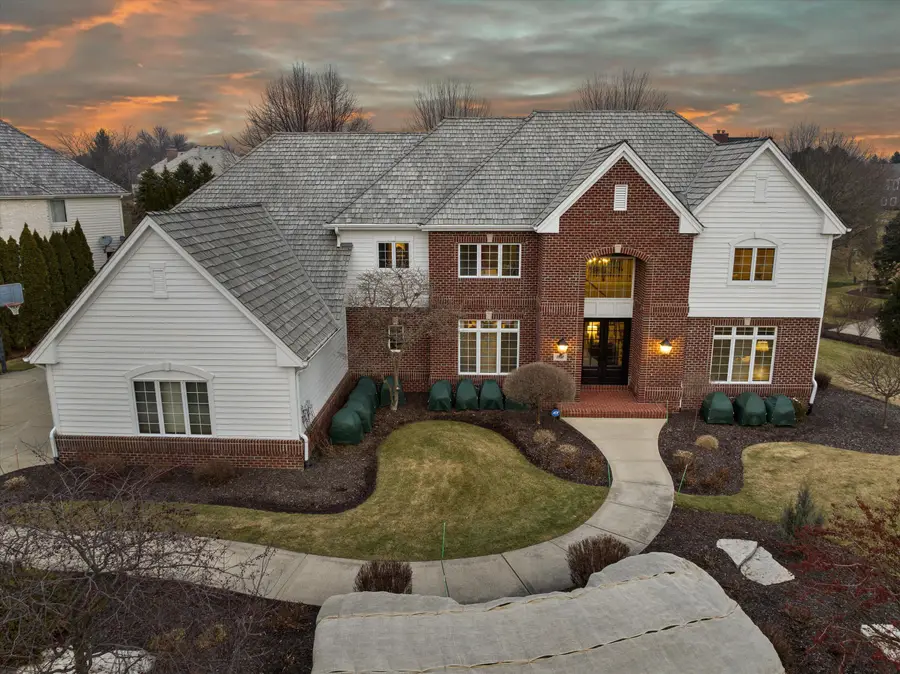 1810 E Bristlecone Dr, Hartland, WI 53029 - #2