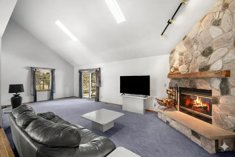 W342N6303 Kathy Dr, Okauchee Lake, WI 53066 - #2