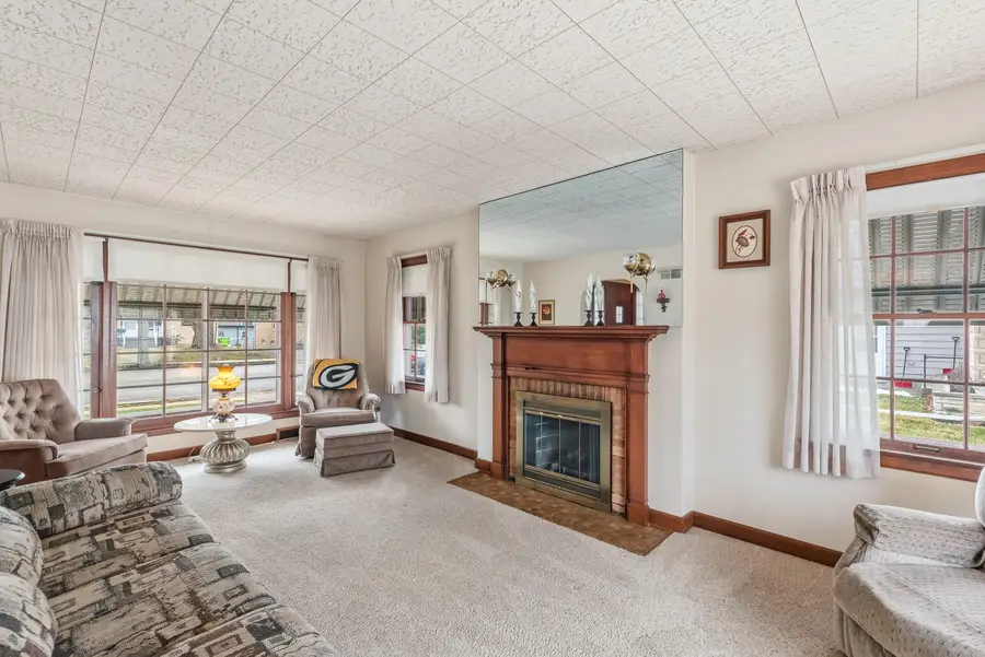 301 North Ave, Hartland, WI 53029 - #2