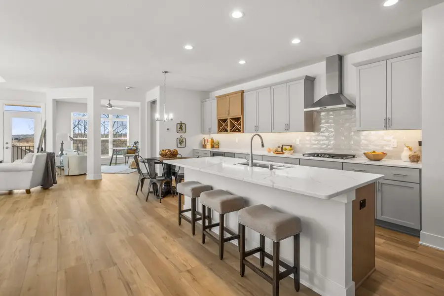 N28W25285 Parkway Ridge Cir, Pewaukee, WI 53072 - #2