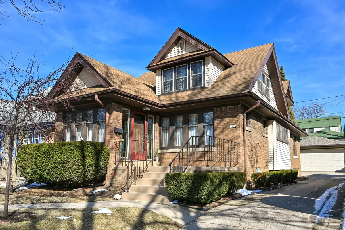 2424 N 61st St, Wauwatosa, WI 53213 - #1