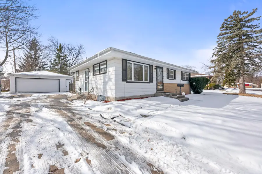 8913 W Daphne St, Milwaukee, WI 53224 - #2