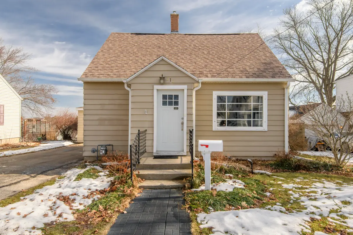 217 Fremont St, Watertown, WI 53098 - #1