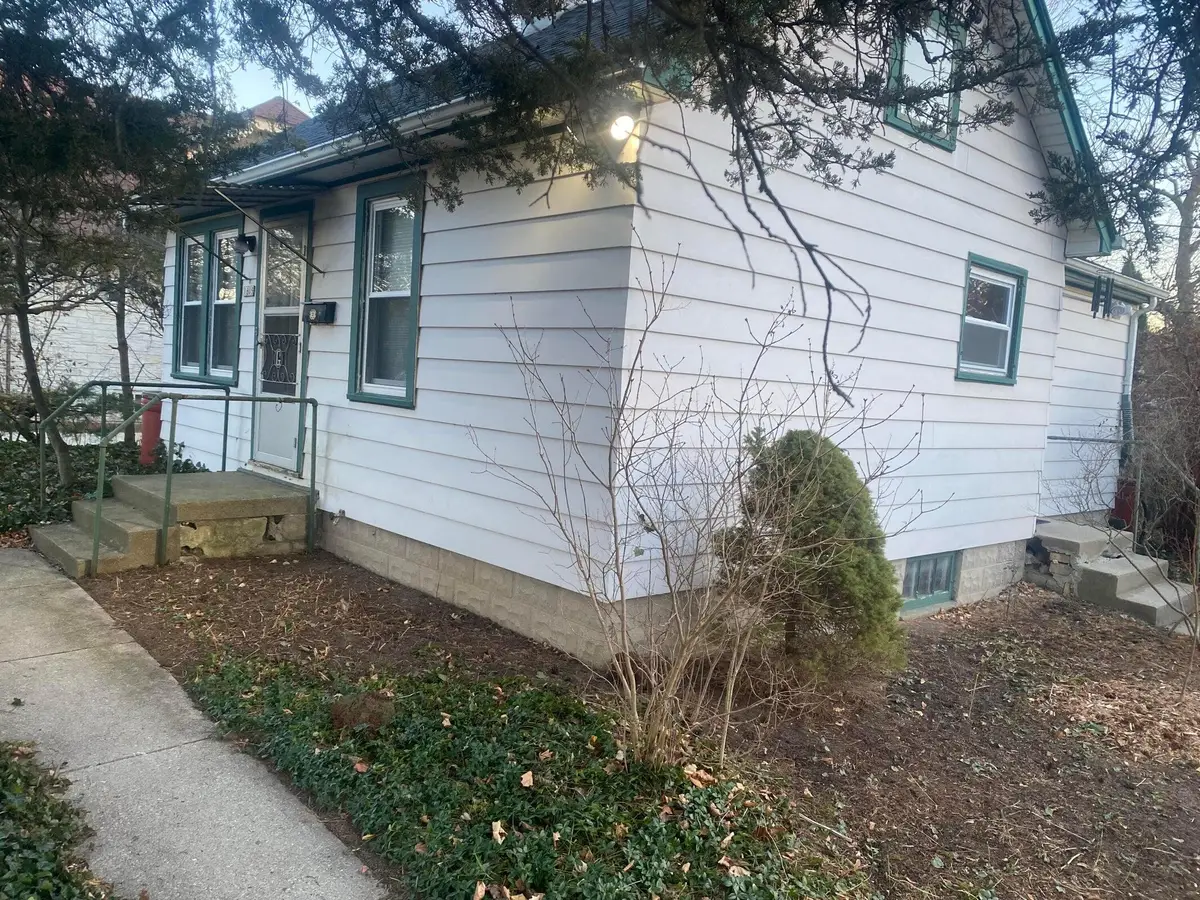 1605 W Custer Ave, Glendale, WI 53209 - #1