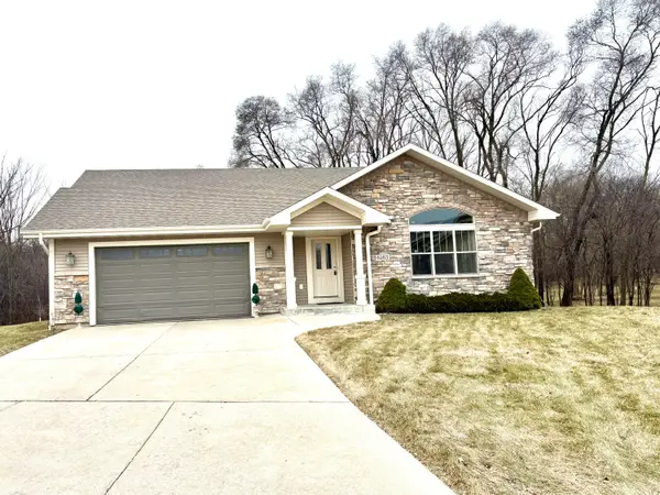 6183 S 40th St, Greenfield, WI 53221