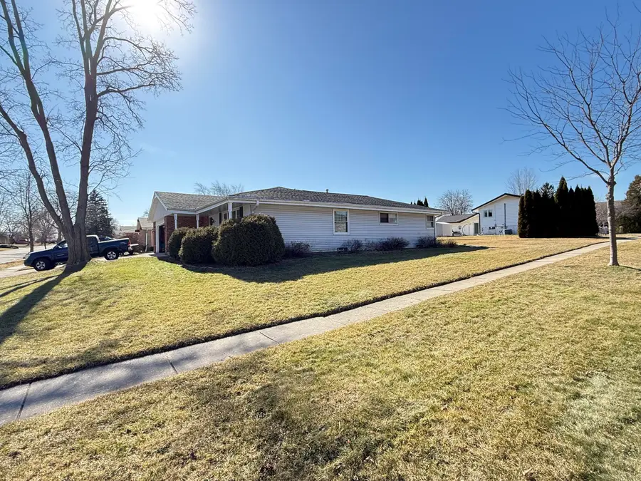 6144 Twin Oak Dr, Greendale, WI 53129 - #2