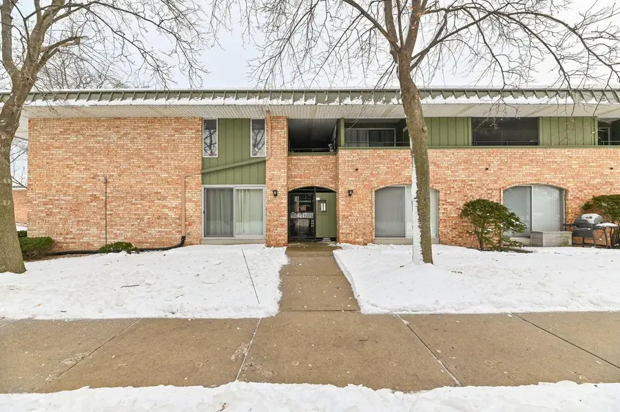 4117 W Rivers Edge Cir, Brown Deer, WI 53209 - #3