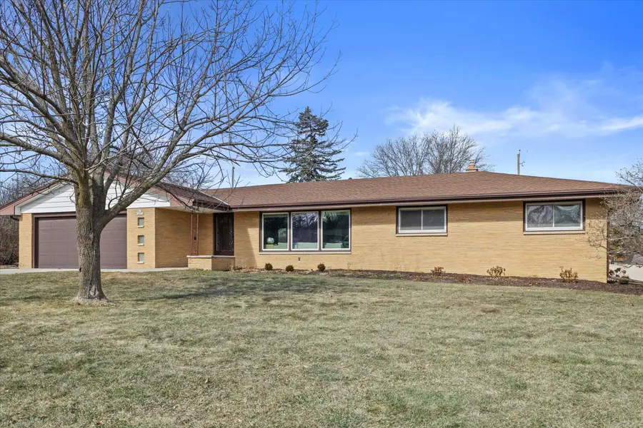 N77W14914 Menomonee Manor Dr, Menomonee Falls, WI 53051 - #3