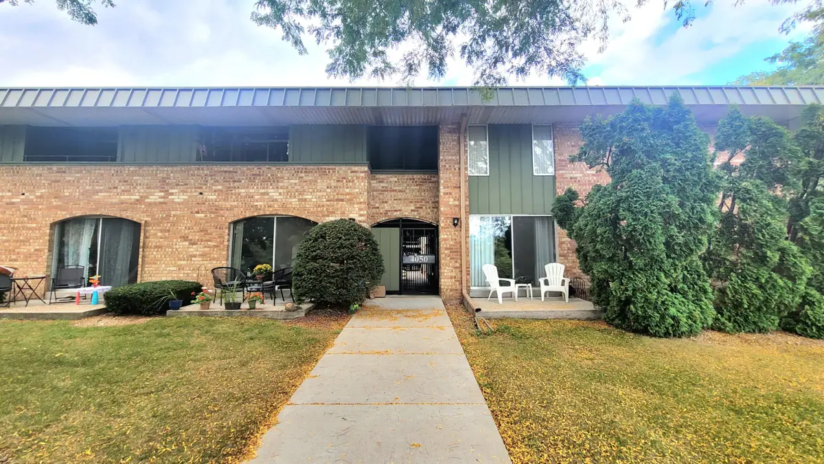 4050 W Rivers Edge Cir, Brown Deer, WI 53209 - #1