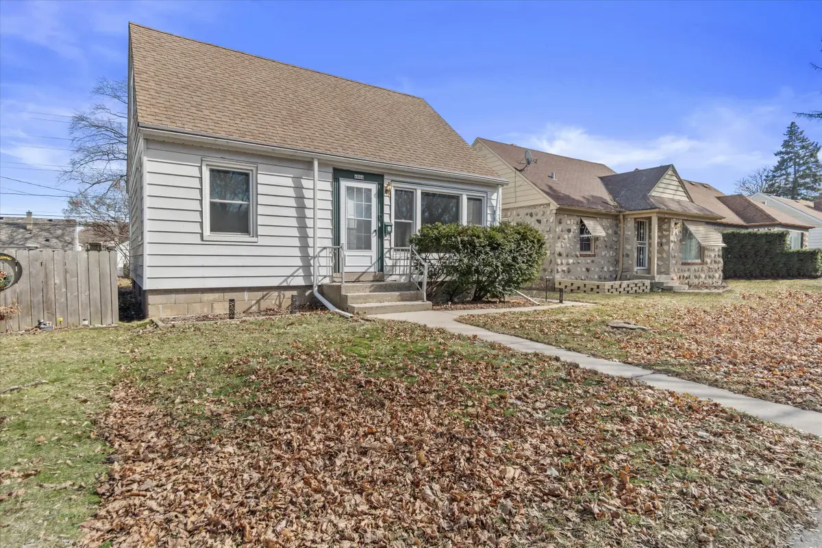 4864 N 21st St, Milwaukee, WI 53209 - #1