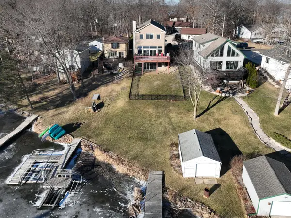 29149 White Oak Ln, Waterford, WI 53185