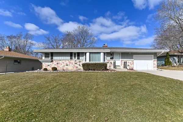 5400 Laura Ln, Greendale, WI 53129