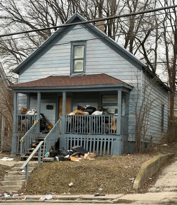 228 N Memorial Dr, Racine, WI 53404