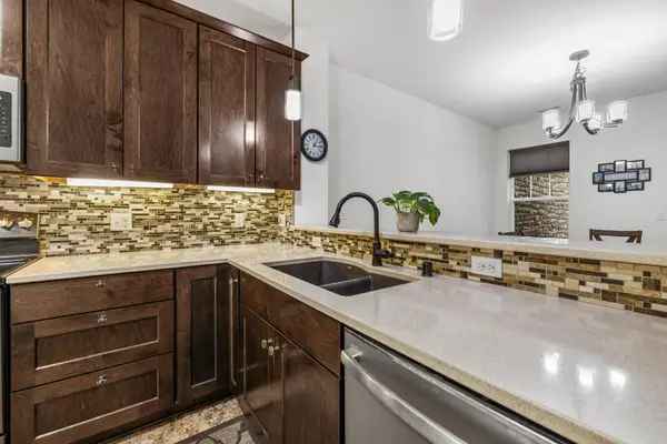 N17W26475 Meadowgrass Cir, Pewaukee, WI 53072