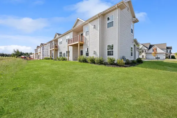 1874 Woodland Way, Slinger, WI 53086