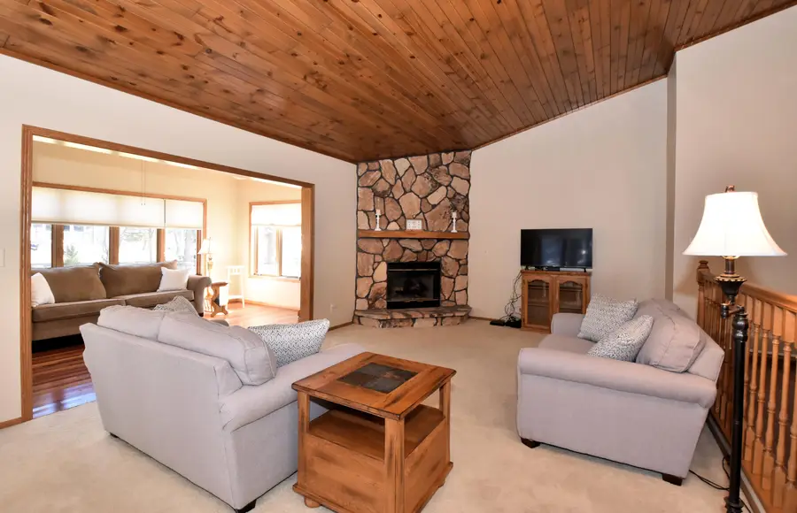 1040 Lansdowne Ct, Brookfield, WI 53045 - #2