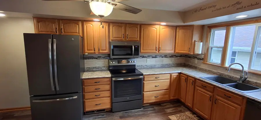 1412 Henry St, Watertown, WI 53094 - #3