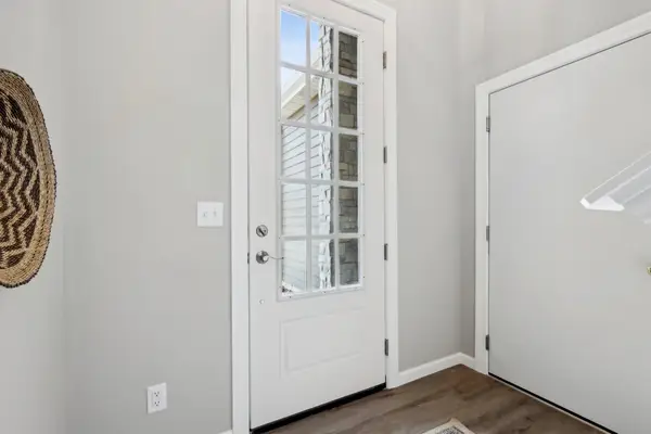 2836 Fox Lake Cir, Waukesha, WI 53189