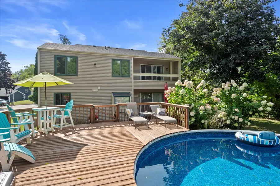 207 Parkview Ct, Pewaukee, WI 53072 - #2