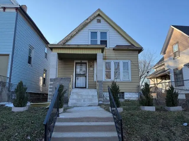 3033 N Holton St, Milwaukee, WI 53212 - #2