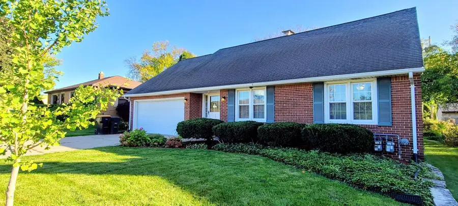 9715 W Wisconsin Ave, Wauwatosa, WI 53226 - #2