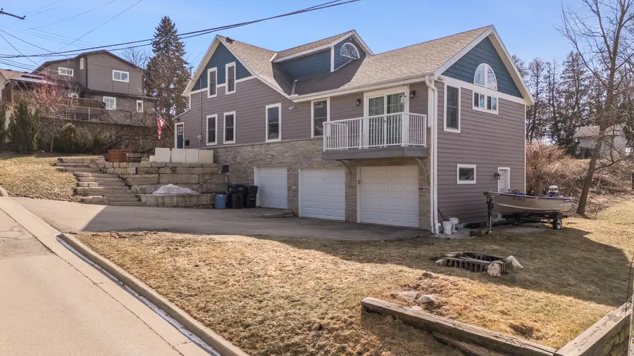 131 Maple Ave, Pewaukee, WI 53072 - #3