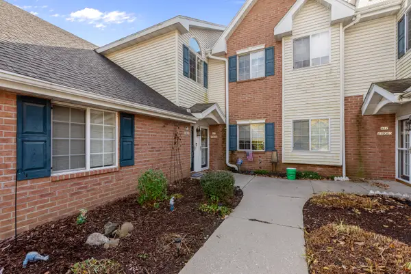 S77W19351 Lakewood Dr, Muskego, WI 53150