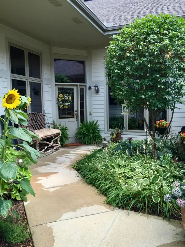 7513 W Tuckaway Pines Cir, Franklin, WI 53132