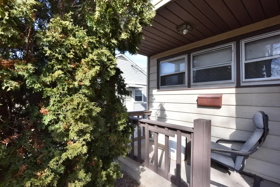 136 W Armour Ave, Milwaukee, WI 53207 - #3