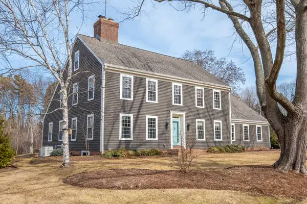 9944 N Lamplighter Ln, Mequon, WI 53092