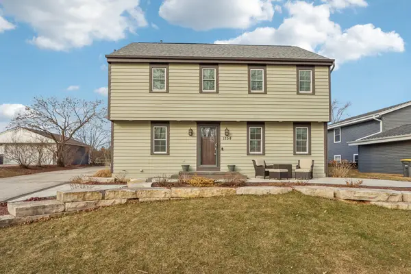 1254 Lambeth Rd, Waukesha, WI 53189