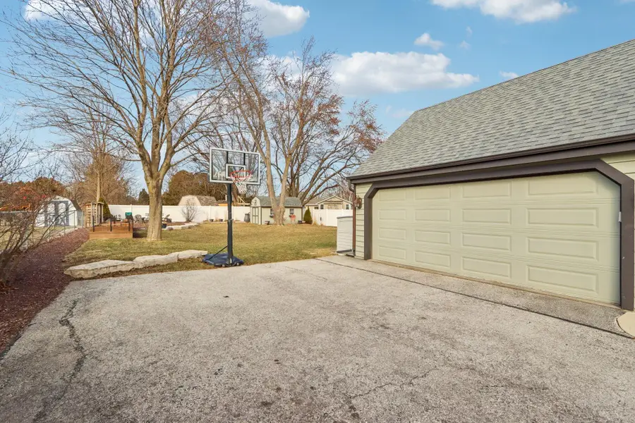 1254 Lambeth Rd, Waukesha, WI 53189 - #2