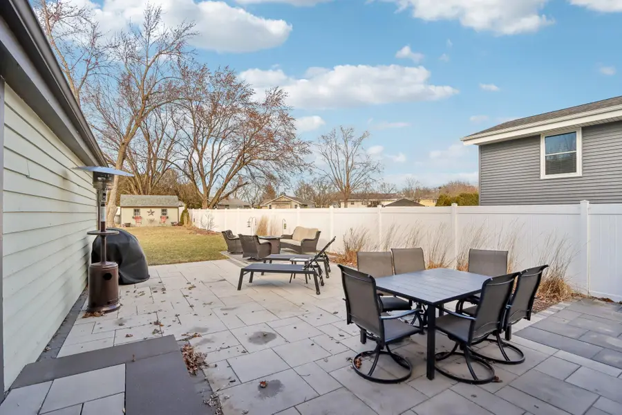 1254 Lambeth Rd, Waukesha, WI 53189 - #3