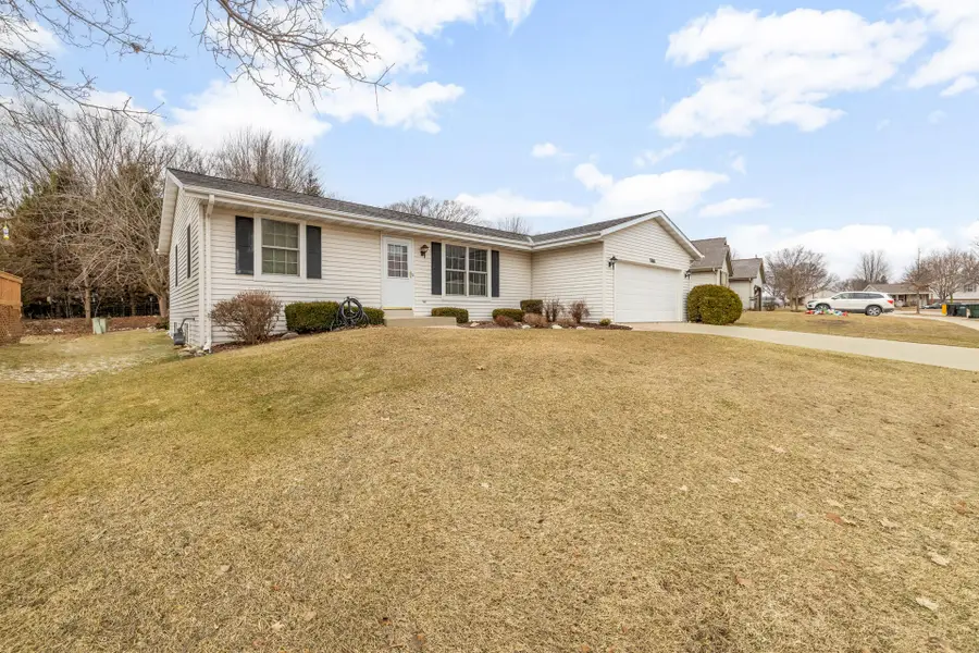1514 Walsh Acres Dr, West Bend, WI 53095 - #3