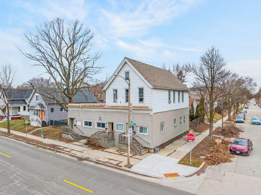 630 E Locust St, Milwaukee, WI 53212 - #2
