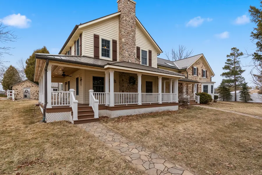 2237 Washington Ave, Cedarburg, WI 53012 - #3