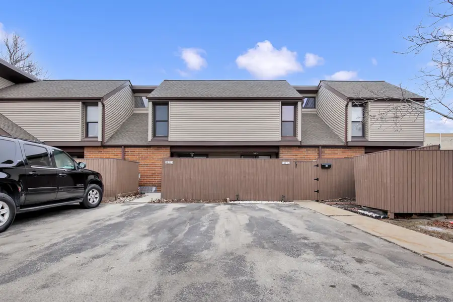 1621 W Edgerton Ave, Milwaukee, WI 53221 - #2