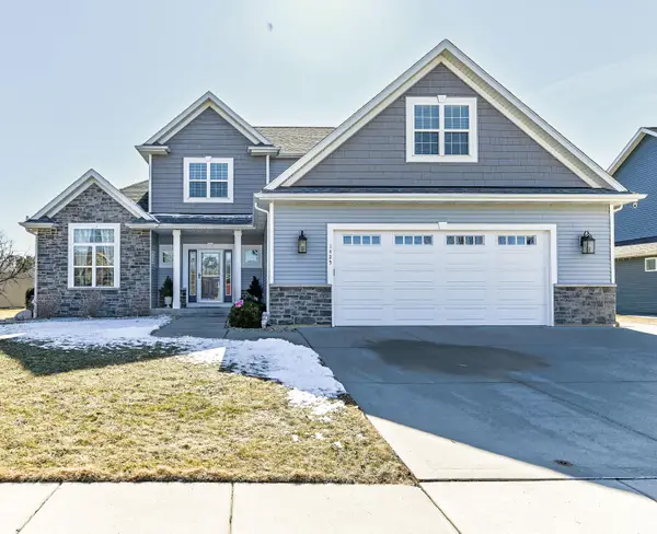 1425 Isabel Ln, Burlington, WI 53105