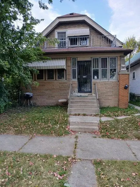3214 W Fairmount Ave, Milwaukee, WI 53209